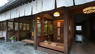 但馬屋外観