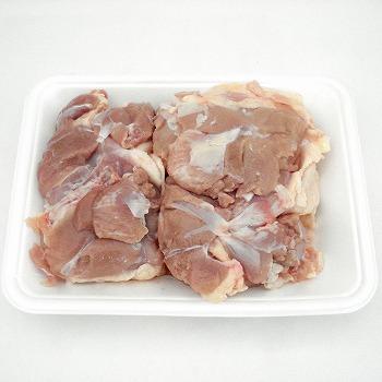 国内産　若鶏もも肉　約５００ｇ(１００ｇあたり約１３５円）